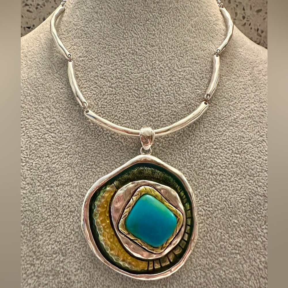 Multi color medallion pendant necklace - Picture 3 of 9
